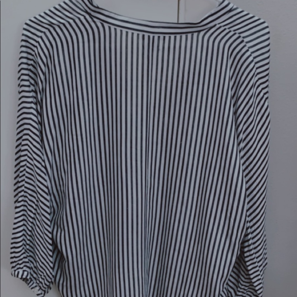 Button down blouse - Picture 3 of 3